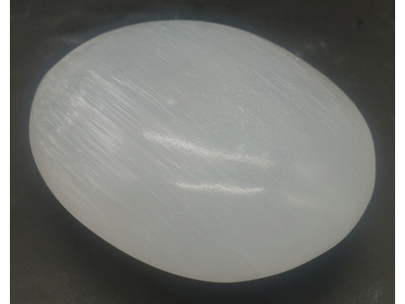 Galet Sélénite 7 cm – Pierre de Purification & Sérénité