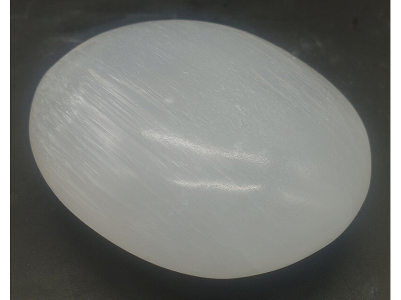 Galet Sélénite 7 cm – Pierre de Purification & Sérénité